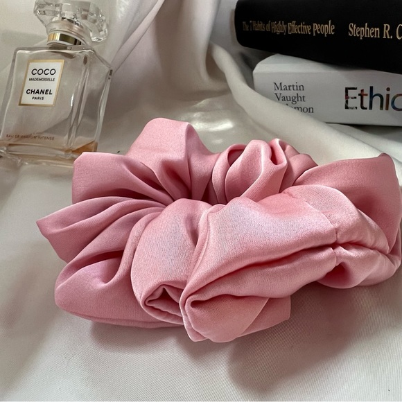 Color scunchies - Picture 2 of 12